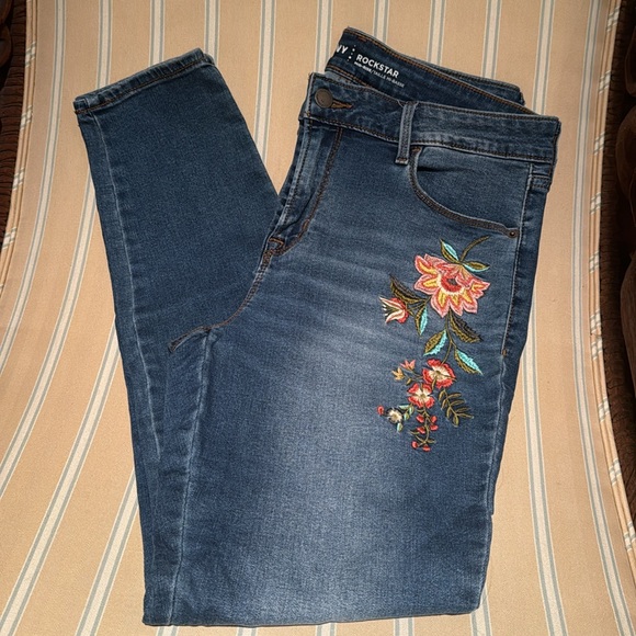 OLD NAVY ROCKSTAR MID RISE SKINNY JEANS MEDIUM WASH FLORAL EMBROIDERY SIZE 8 - Picture 7 of 14